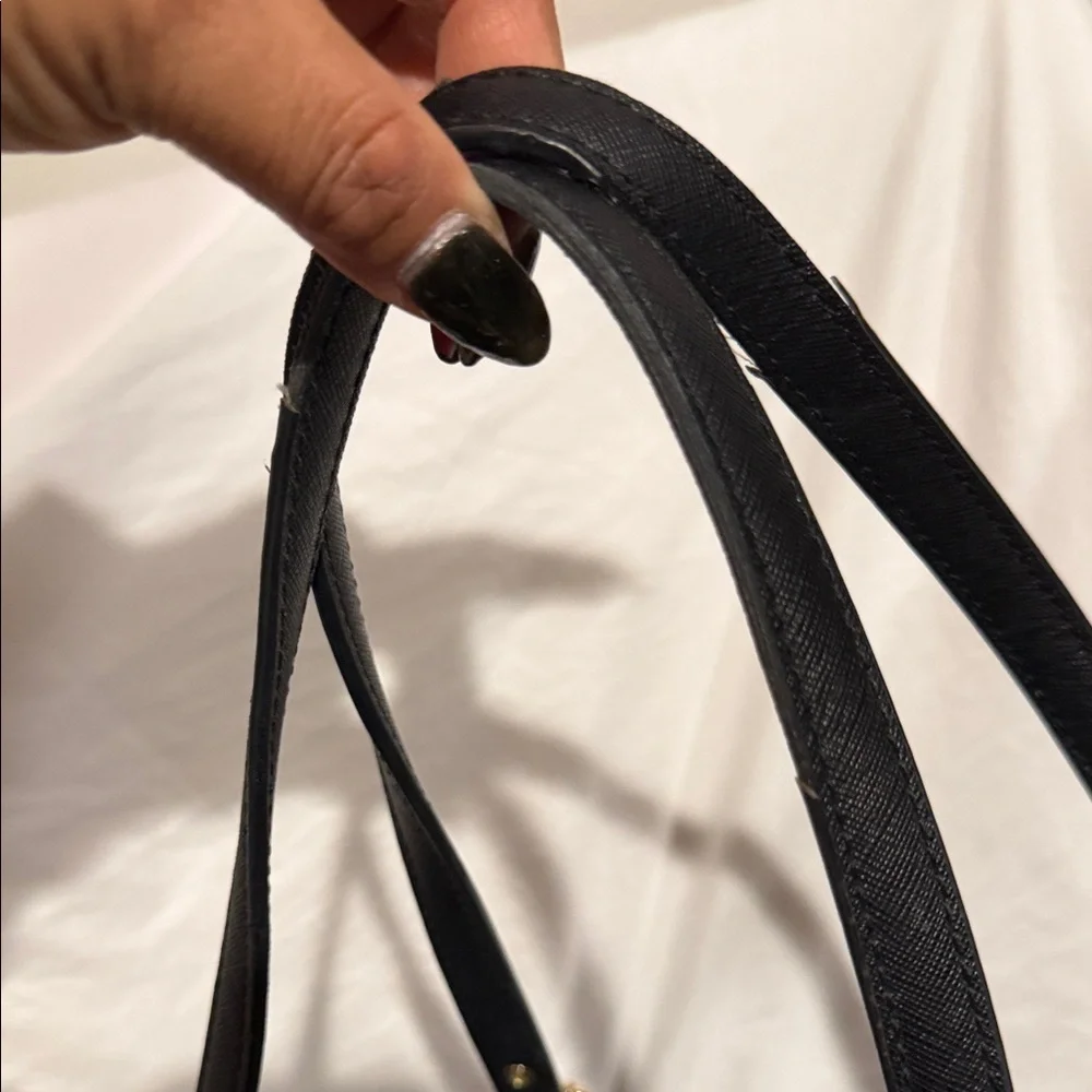 Michael Kors Elegant Black Tote with Gold Details - Picture 10 of 14
